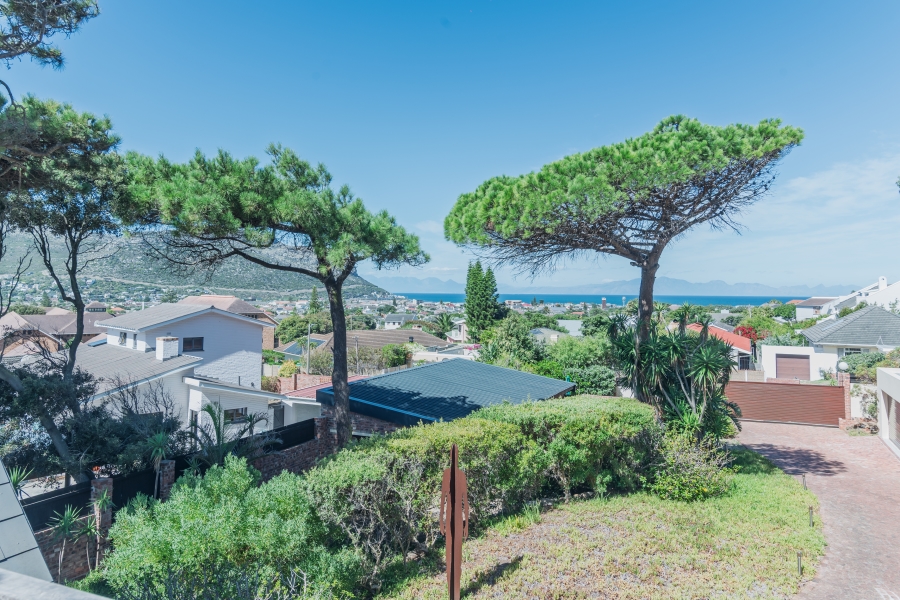 4 Bedroom Property for Sale in Fish Hoek Western Cape